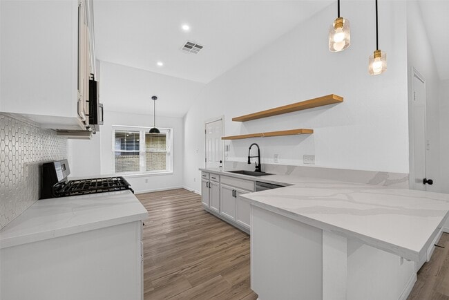 Building Photo - 17006 Enchanted Cir E