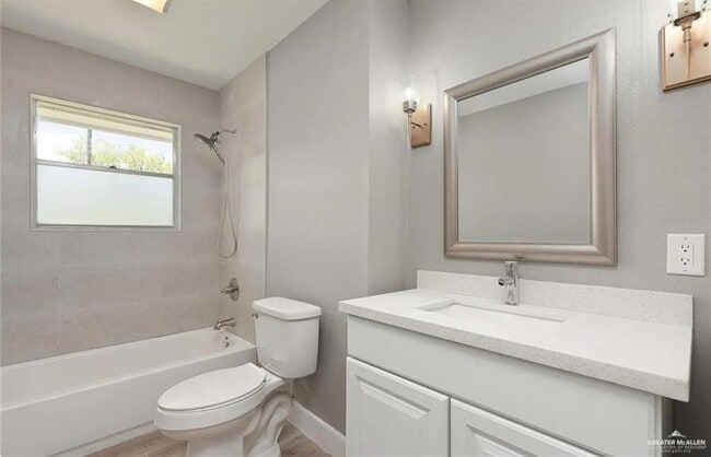 Building Photo - 17 E Walnut Ave