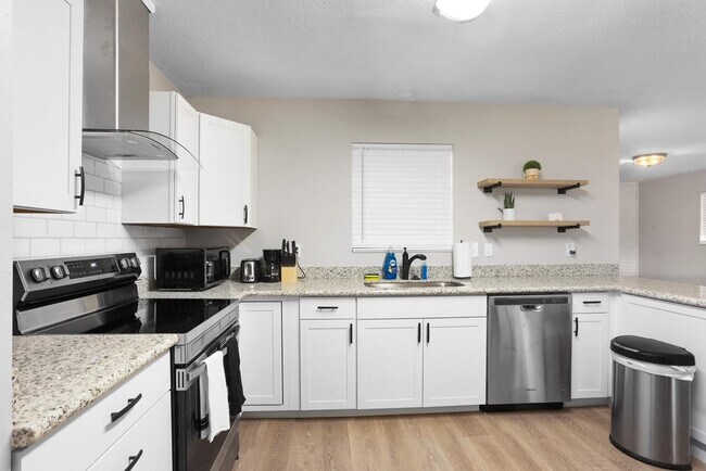 Building Photo - 4070 Arbutus Dr