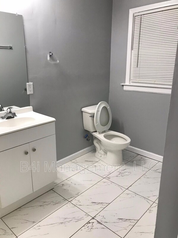 Building Photo - 4692 Beecher St