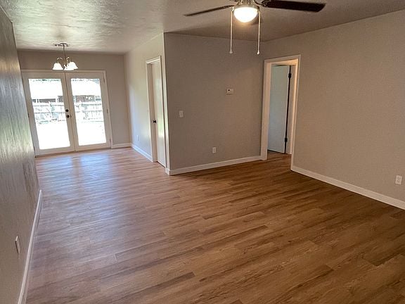 Building Photo - 1117 W Woodlane Dr