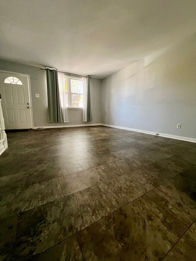 Building Photo - Gorgeous 3-Bedroom Townhome in Ambler! Available NOW! Last Month’s Rent WAIVED up front for quali...