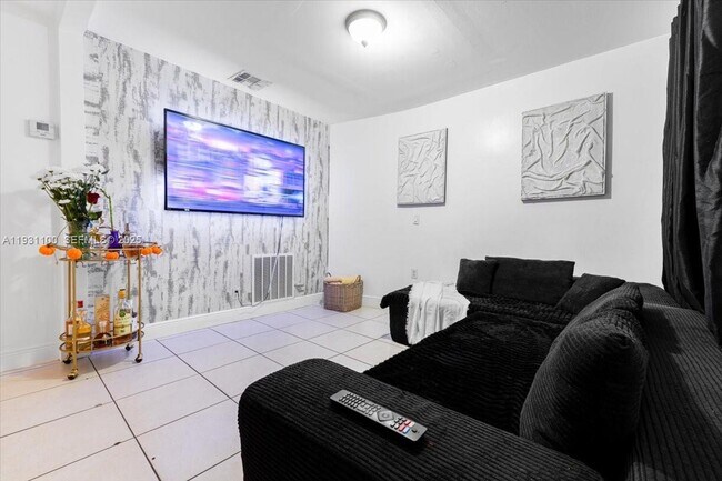 Building Photo - 317 W 36th St