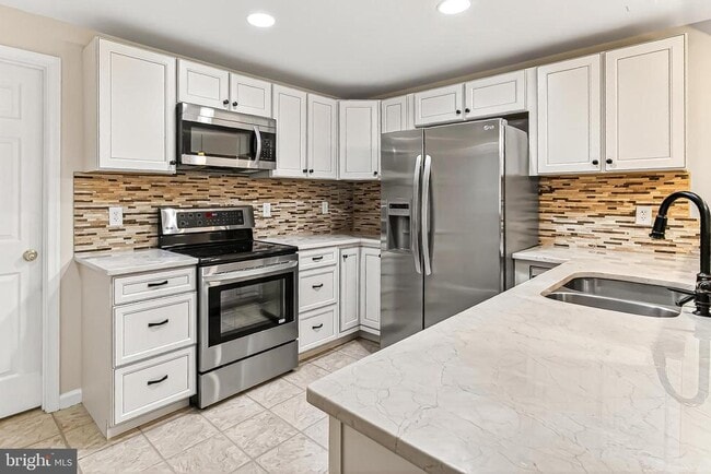 Building Photo - 47497 Saulty Dr