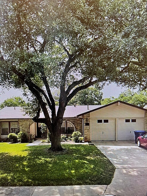 Building Photo - 8339 Thorncliff Dr