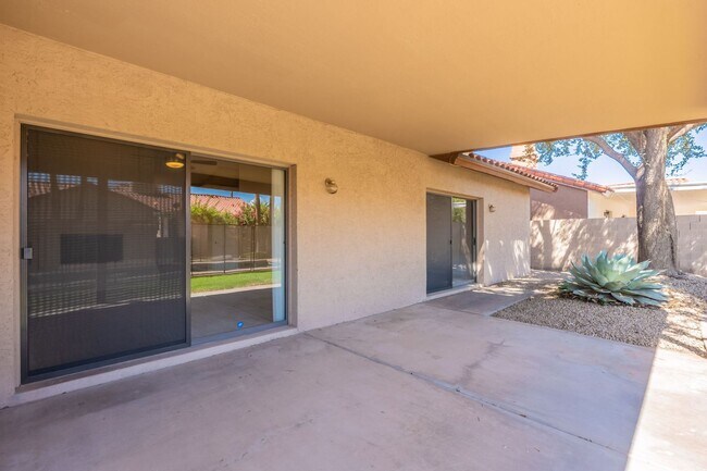 Building Photo - Scottsdale Ranch - Three Bedrooms and POOL!
