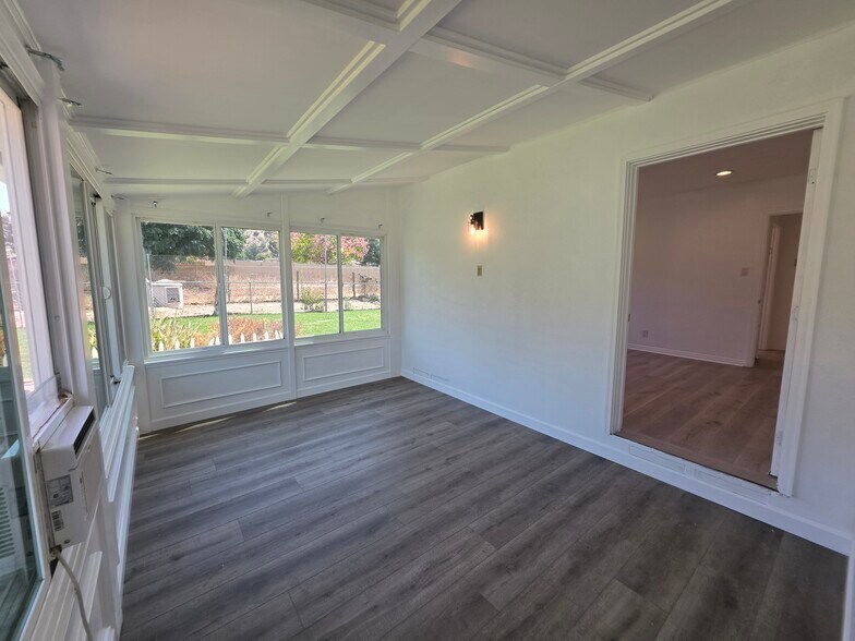Building Photo - 9805 La Tuna Canyon Rd