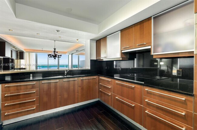 Building Photo - 1331 Brickell Bay Dr