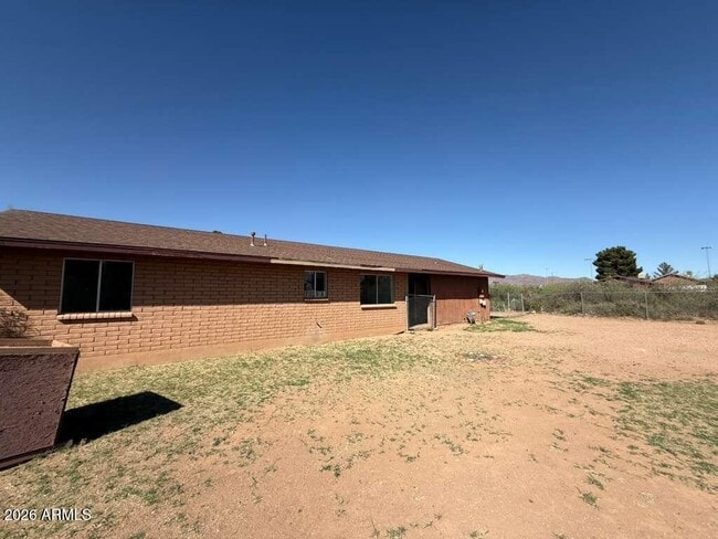 Building Photo - 3105 E 14th St