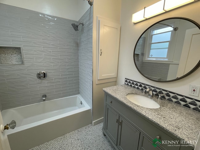 Building Photo - 1325 5th Ave