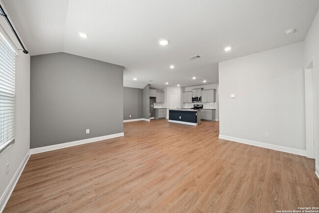 Building Photo - 1080 Amble Oak