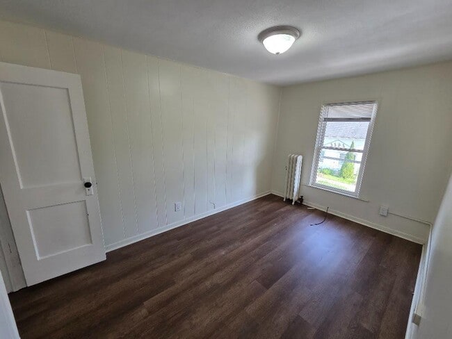 Building Photo - 372 S Midler Ave