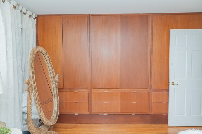 Building Photo - 944 Lakeview Dr