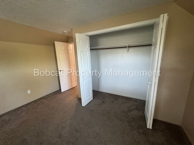 Building Photo - 20 Bodie Dr