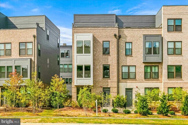 Building Photo - 12768 Sunrise Valley Dr