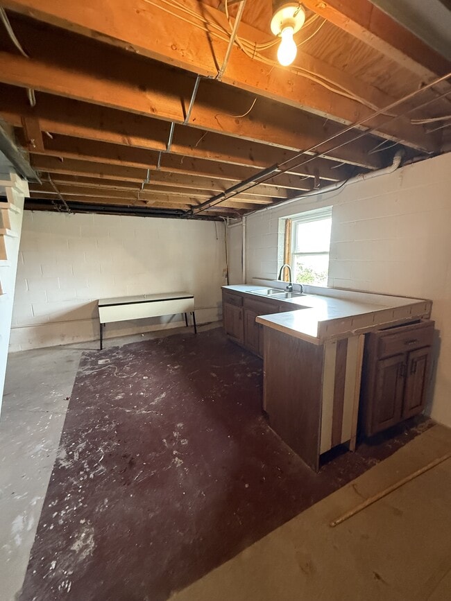 Building Photo - 165 Troup Rd