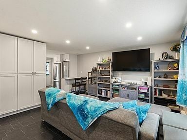 Building Photo - 11 Railroad Ave