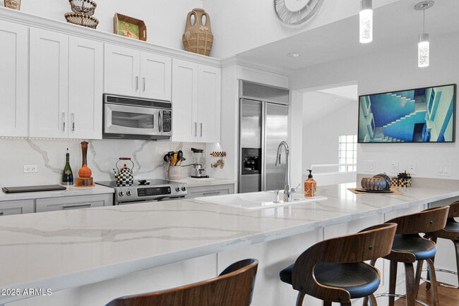 Building Photo - 7760 E Gainey Ranch Rd