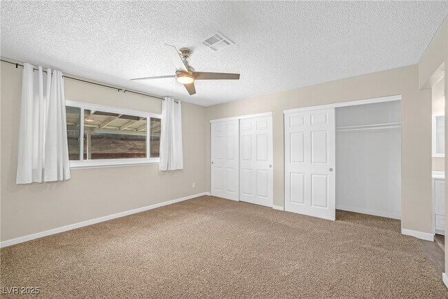 Building Photo - 727 Barrie Ct