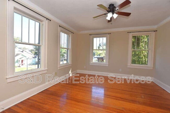 Building Photo - 709 1/2 Park Hill Ave.
