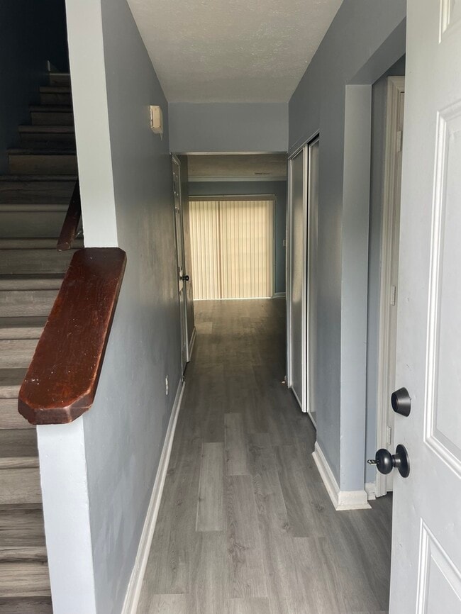 Building Photo - Freshly painted 2-bedroom, 2.5-bath townhome!!