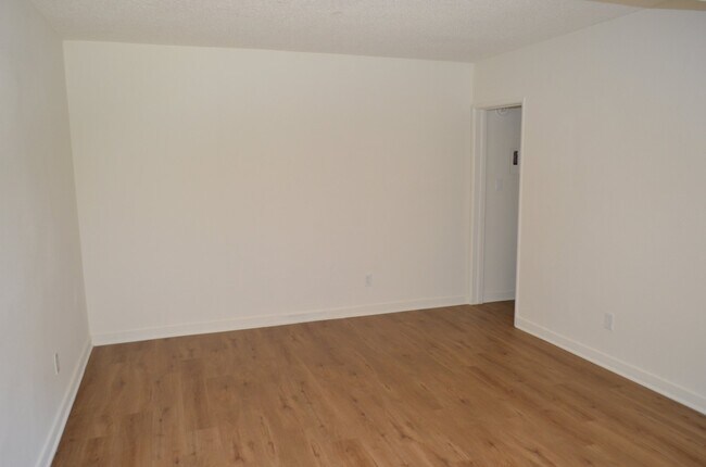 Building Photo - 13463 Vanowen St