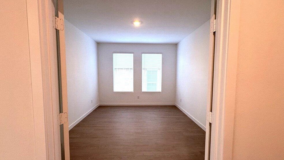Building Photo - 341 Sedalia Trl