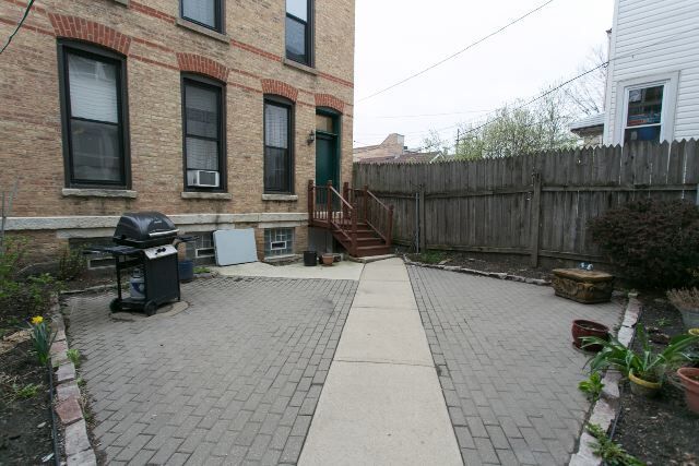 Building Photo - 1723 W Huron St