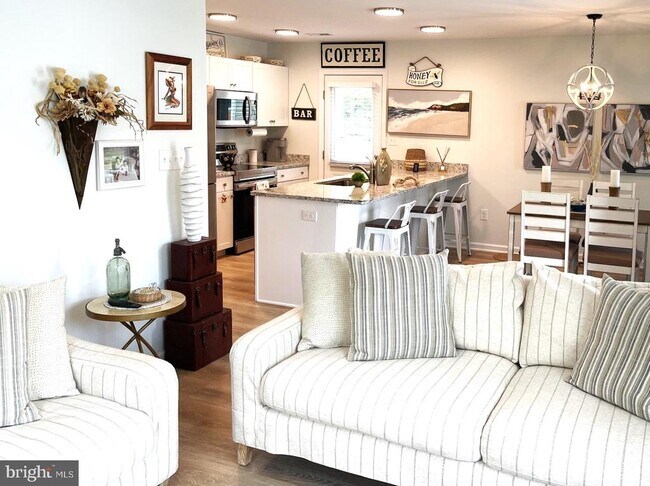 Building Photo - 216 5th St