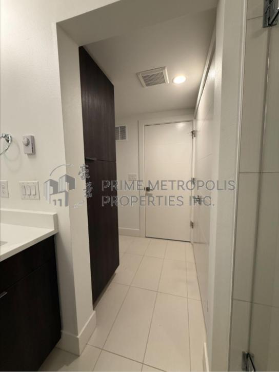 Building Photo - 2142 10th Ave W