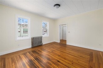 Building Photo - 10 Broad St