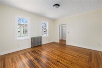 Building Photo - 10 Broad St