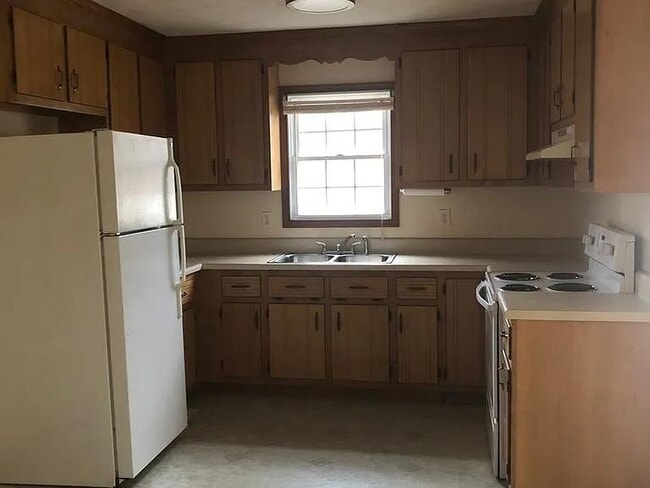 Building Photo - 118 Lily Dr