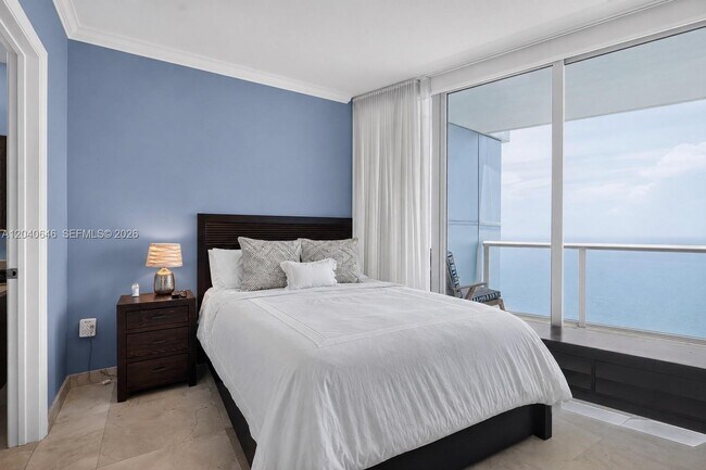 Building Photo - 17001 Collins Ave