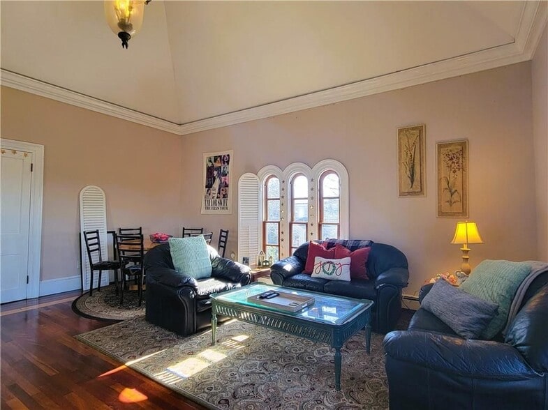 Building Photo - 92 Pelham St