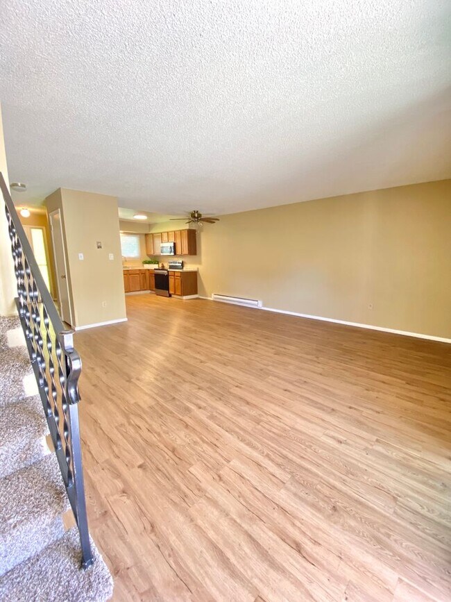 Building Photo - 464 Smithridge Park