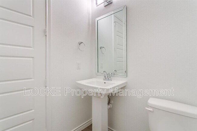 Building Photo - 205 Athenia Dr