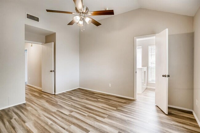 Building Photo - 607 Battlecreek Ln