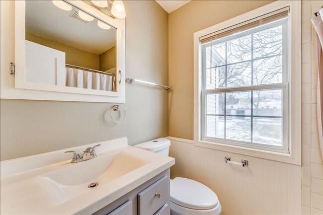 Building Photo - Adorable 2 Bed Riverside Home – Updated & Ready Now!