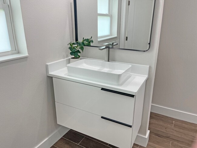 Building Photo - Fully Remodeled Snell Isle Luxury Home - A...