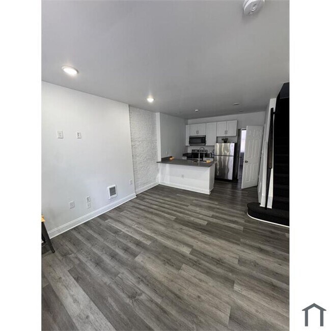 Building Photo - 3051 N Judson St