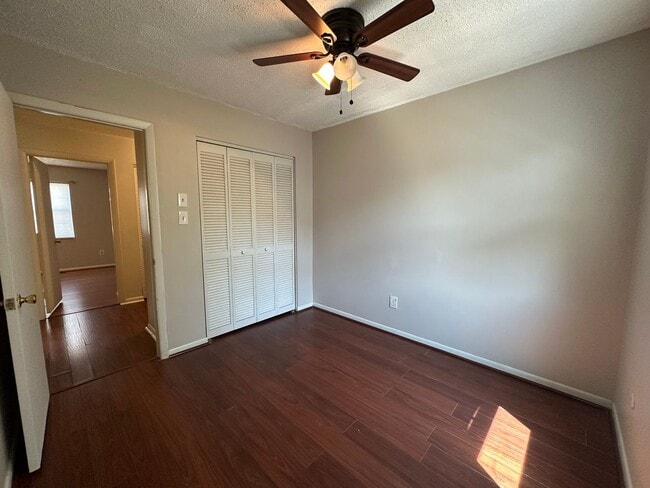 Building Photo - 3-Bedroom Townhome Near Little Creek Naval...
