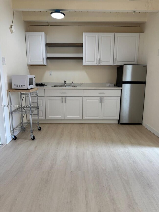 Building Photo - 630 SW 62nd Ct