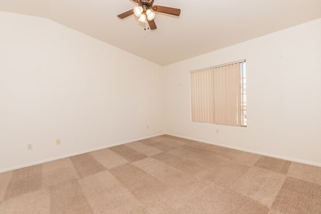 Building Photo - Available! 2 Bedroom Townhome inside Pacif...