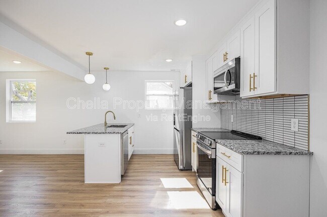 Building Photo - 1012 Debow St