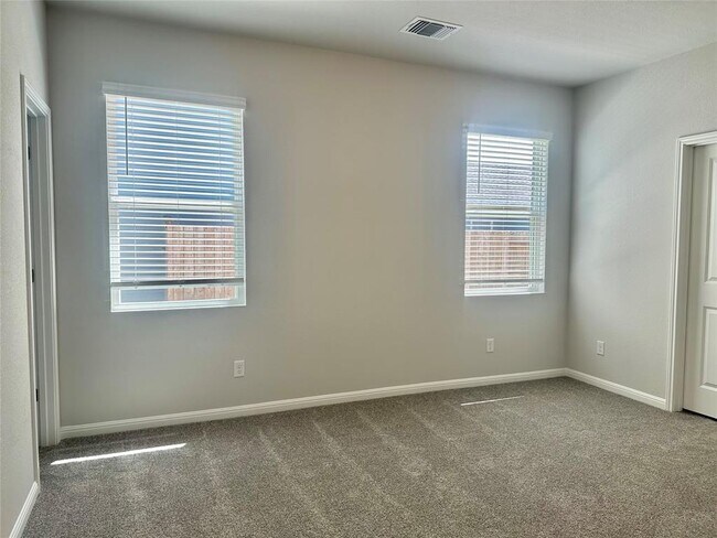 Building Photo - 304 Branchwood Path