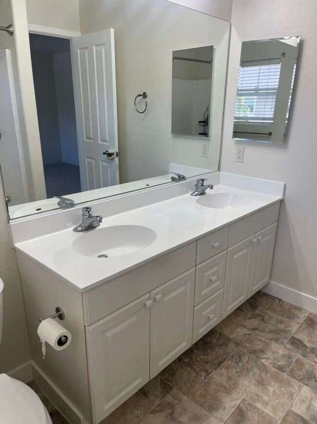 Building Photo - 3 bed 2.5 Bath 2 car garage/ Central AC/ Ewa Beach!