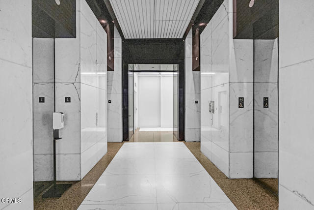 Building Photo - 801 S Grand Ave