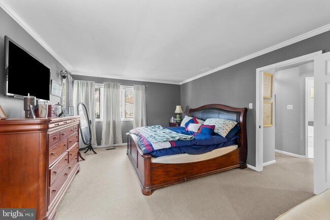 Building Photo - 42 Woodmont Dr