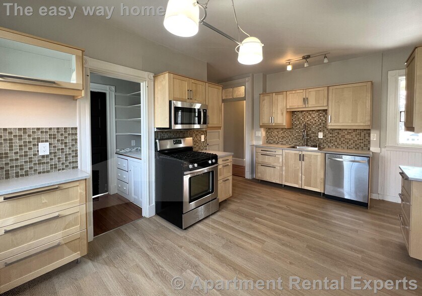 Primary Photo - 107 Oxford St